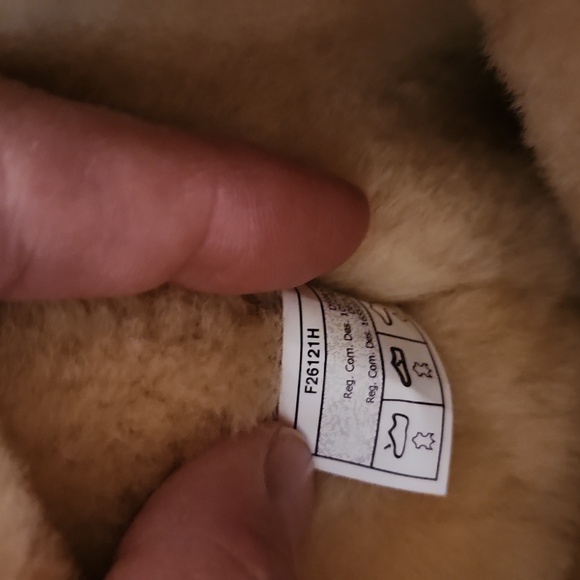 Uggs - Picture 3 of 6